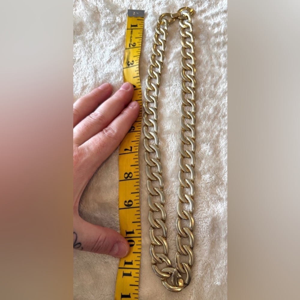 🟢 3/$20 - vintage pale gold colored necklace